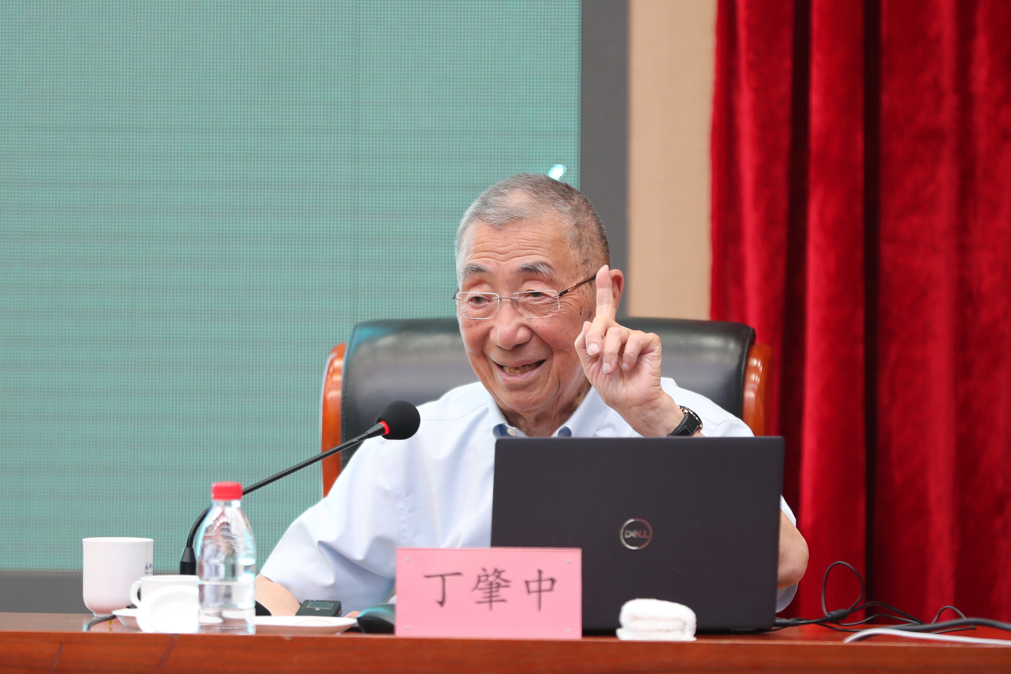 今晚必出一肖一码_诺奖获得者丁肇中现身西安交大,数据分析驱动执行_复古款29.93.64