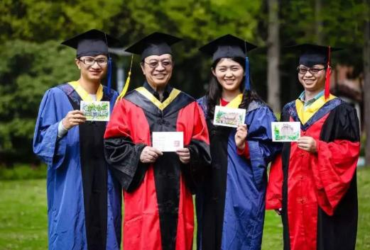 国足名单出炉，踏上自然美景之旅的探索者名单