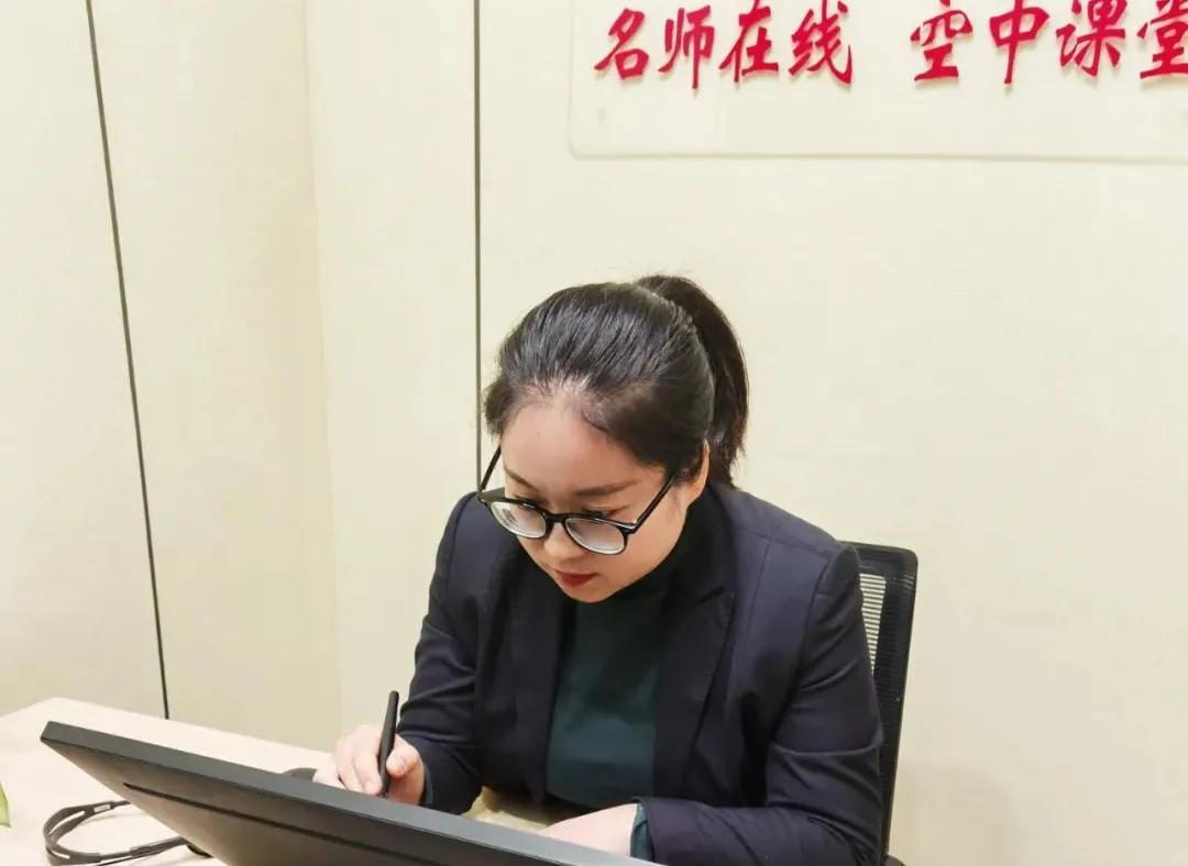 黄金最新动态，闪耀登场，你准备好迎接黄金市场的惊喜了吗？