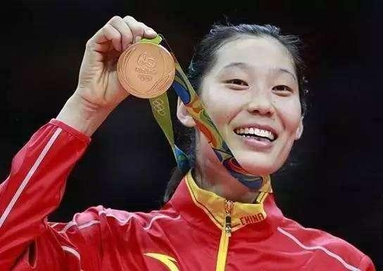 今日女排朱婷赛场风采，自信与成就感的鼓舞人心励志篇章