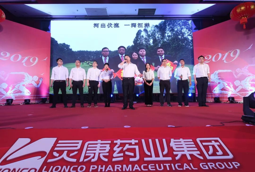 灵康药业最新动态揭秘，小杨的奇妙一天与友情的力量