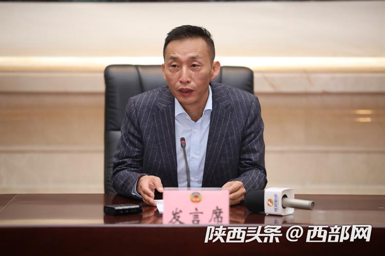 蜕变之旅，私欲与成就感的魔法之旅——赵杰与赵斌的故事最新章节